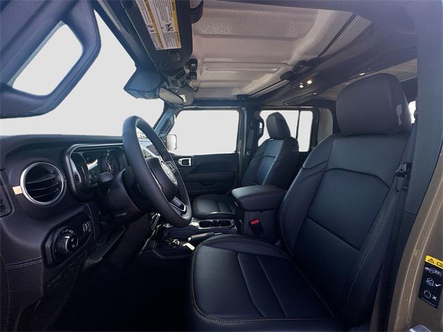 new 2025 Jeep Gladiator car, priced at $45,197
