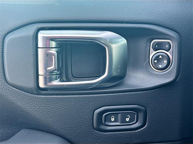 new 2025 Jeep Gladiator car, priced at $45,197