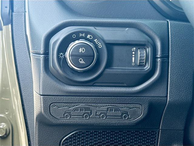 new 2025 Jeep Gladiator car, priced at $45,197