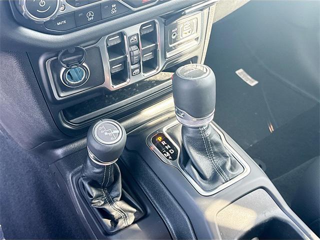 new 2025 Jeep Gladiator car, priced at $45,197