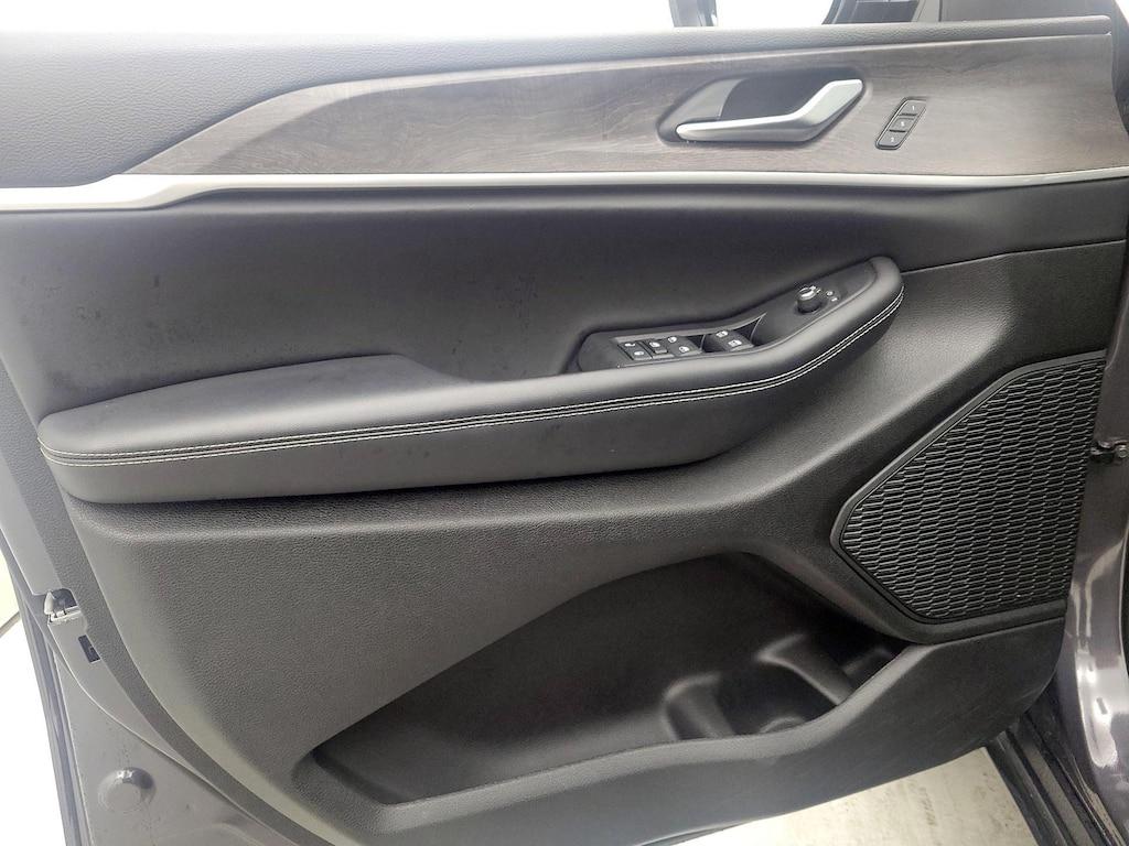 used 2023 Jeep Grand Cherokee car, priced at $37,998