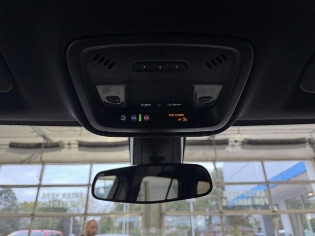 used 2022 Chevrolet Traverse car, priced at $28,000