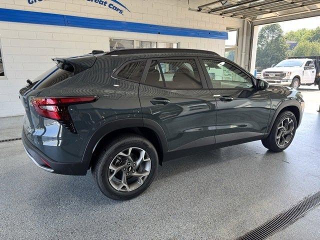 new 2025 Chevrolet Trax car, priced at $23,700