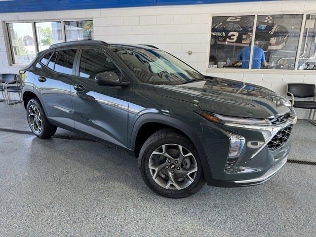 new 2025 Chevrolet Trax car, priced at $23,700