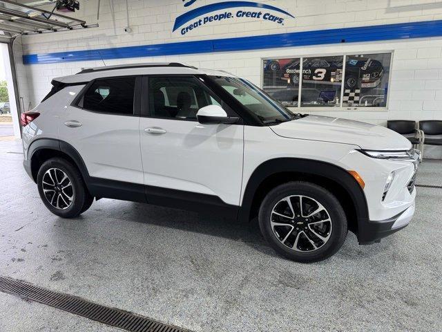 new 2026 Chevrolet TrailBlazer car, priced at $27,175