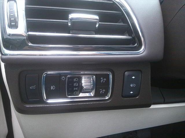 used 2023 Lincoln Navigator car, priced at $79,998