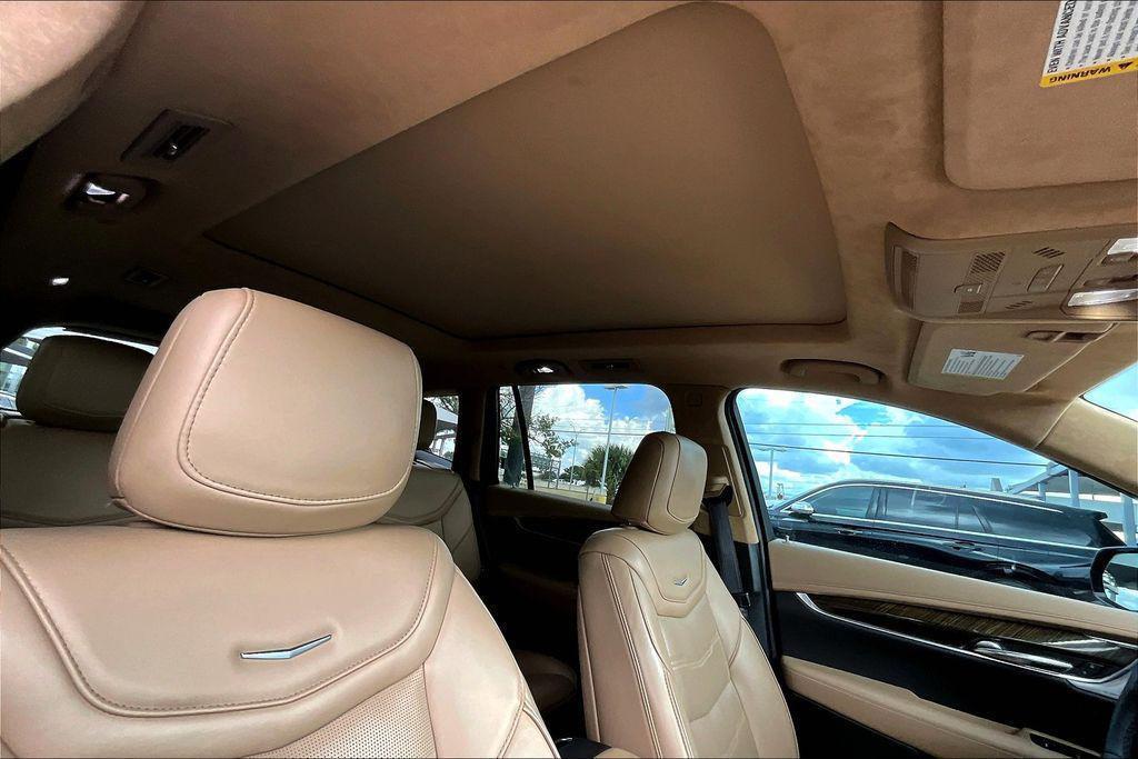 used 2022 Cadillac XT6 car, priced at $34,995