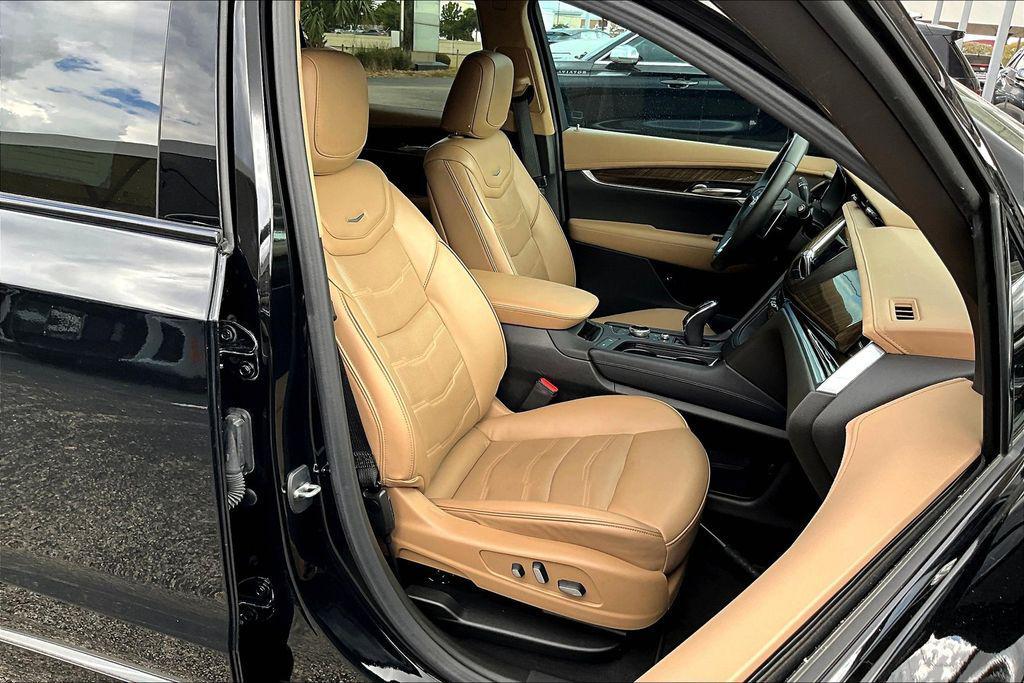 used 2022 Cadillac XT6 car, priced at $34,995