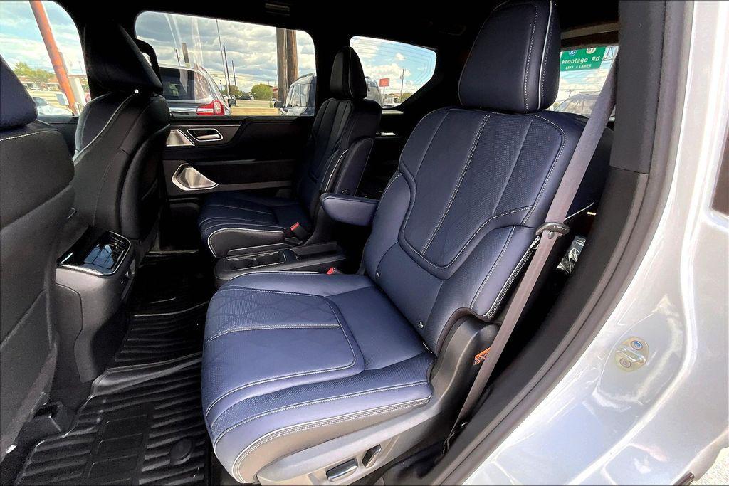 new 2026 INFINITI QX80 car, priced at $106,525