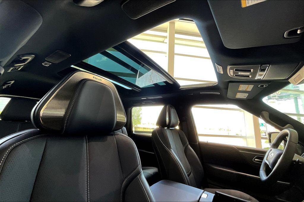 new 2026 INFINITI QX80 car, priced at $106,320