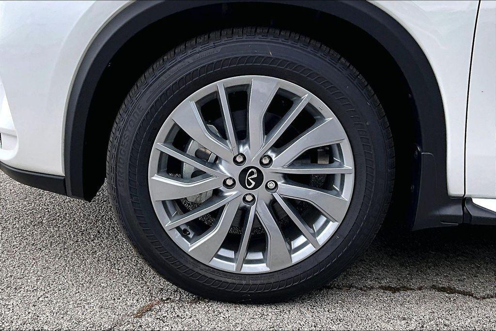 new 2025 INFINITI QX50 car, priced at $43,670