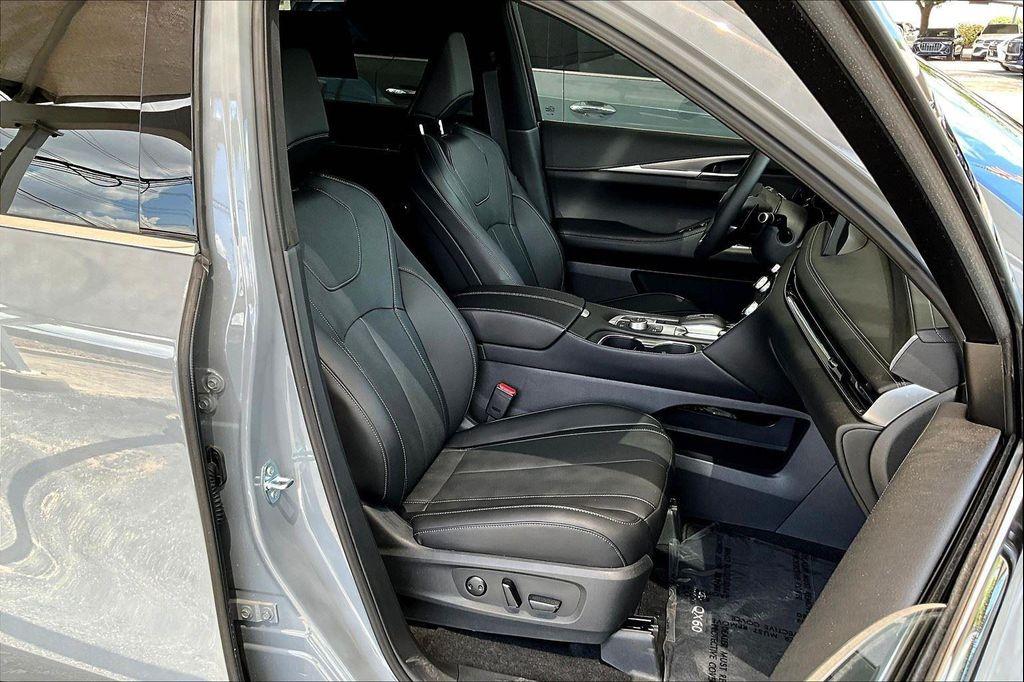 used 2025 INFINITI QX60 car, priced at $53,400