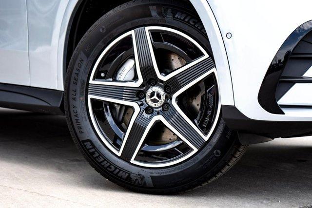 new 2025 Mercedes-Benz GLC 300 car, priced at $55,445