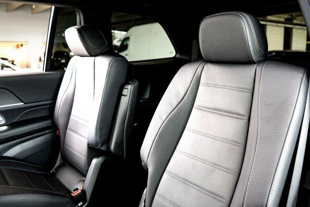 new 2025 Mercedes-Benz GLS 580 car, priced at $122,860