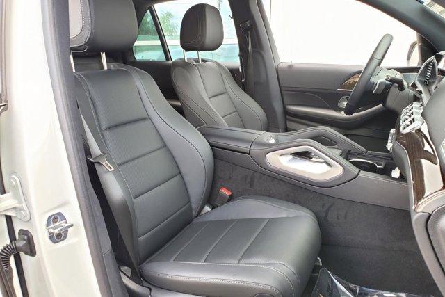 new 2025 Mercedes-Benz GLE 450 car, priced at $85,425