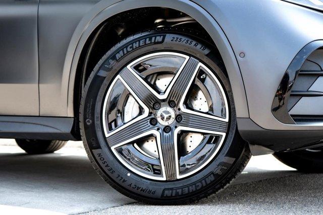new 2025 Mercedes-Benz GLC 300 car, priced at $63,945
