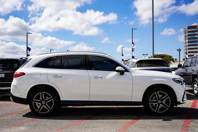 new 2025 Mercedes-Benz GLC 300 car, priced at $62,115