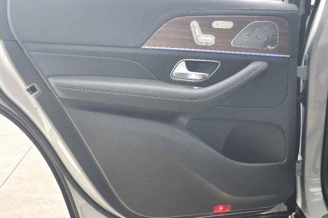 new 2025 Mercedes-Benz GLS 580 car, priced at $121,955