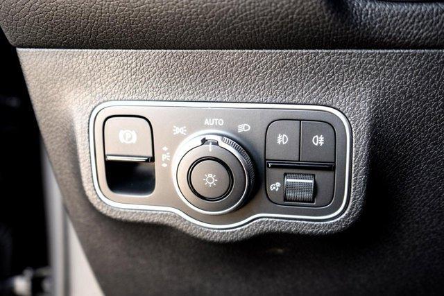 new 2025 Mercedes-Benz GLB 250 car, priced at $47,315