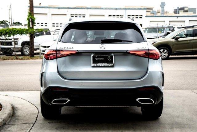 new 2025 Mercedes-Benz GLC 300 car, priced at $62,125