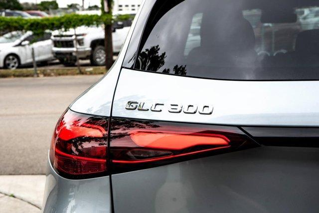 new 2025 Mercedes-Benz GLC 300 car, priced at $62,125