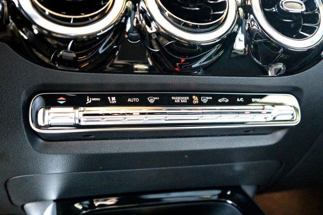 new 2025 Mercedes-Benz GLA 250 car, priced at $42,250