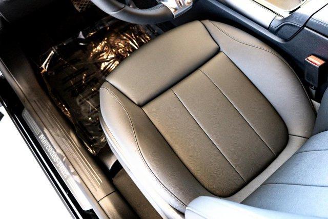 new 2025 Mercedes-Benz GLA 250 car, priced at $42,250