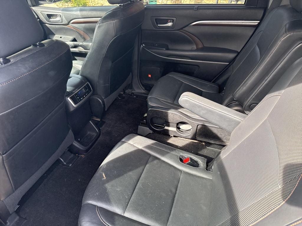 used 2015 Toyota Highlander car, priced at $11,992