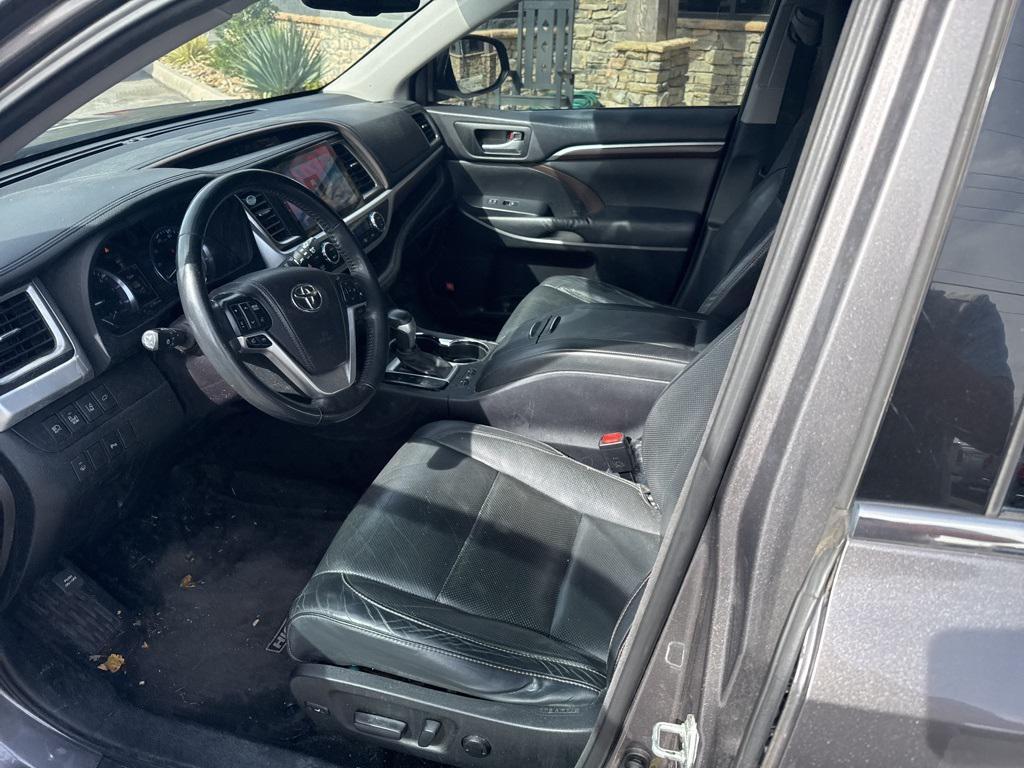 used 2015 Toyota Highlander car, priced at $11,992