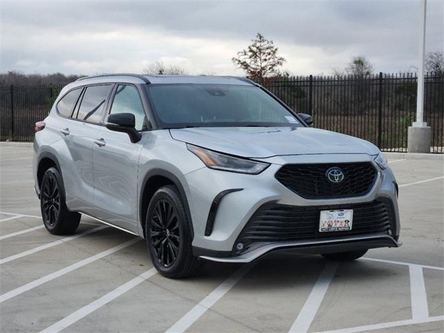 used 2024 Toyota Highlander car, priced at $45,493