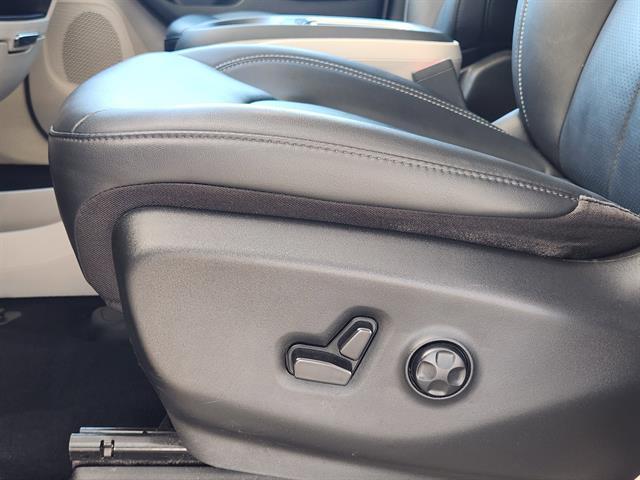 used 2024 Chrysler Pacifica car, priced at $27,992