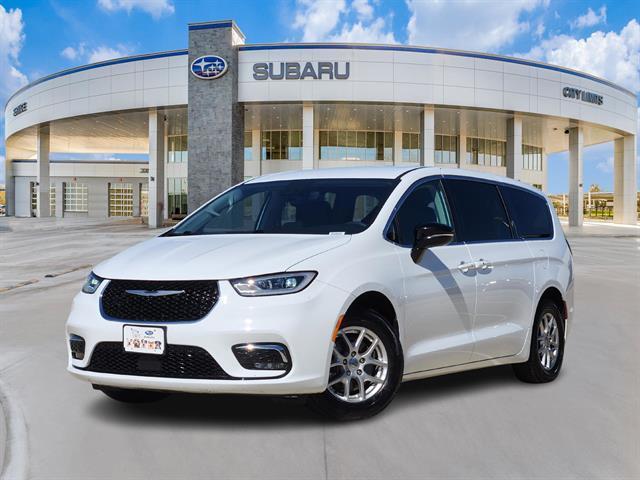 used 2024 Chrysler Pacifica car, priced at $27,992