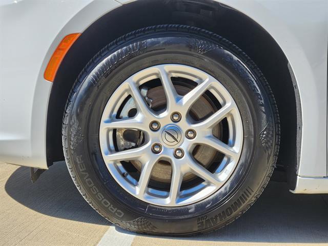 used 2024 Chrysler Pacifica car, priced at $27,992