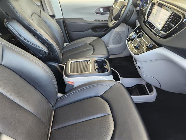 used 2024 Chrysler Pacifica car, priced at $27,992