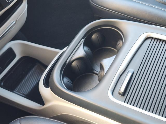 used 2024 Chrysler Pacifica car, priced at $27,992