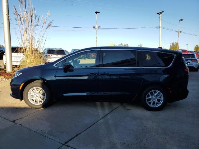 new 2025 Chrysler Pacifica car, priced at $41,915