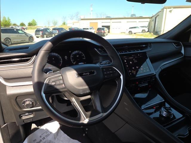 new 2025 Jeep Grand Cherokee car, priced at $38,390