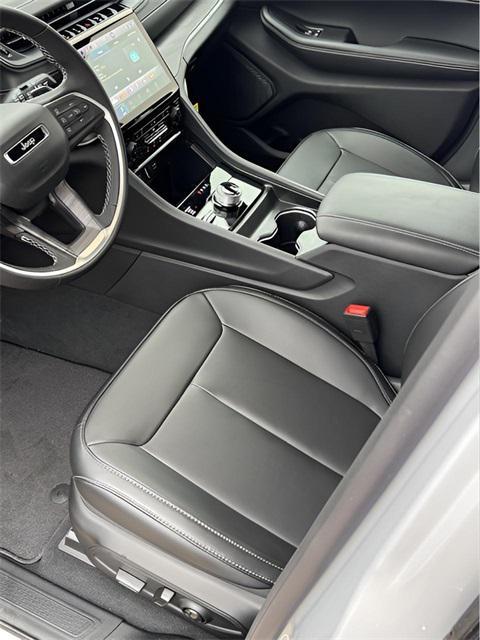 new 2025 Jeep Grand Cherokee car, priced at $42,985