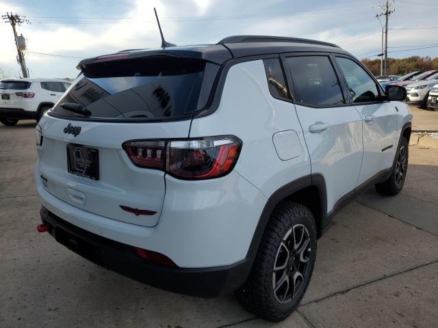 new 2025 Jeep Compass car, priced at $32,640