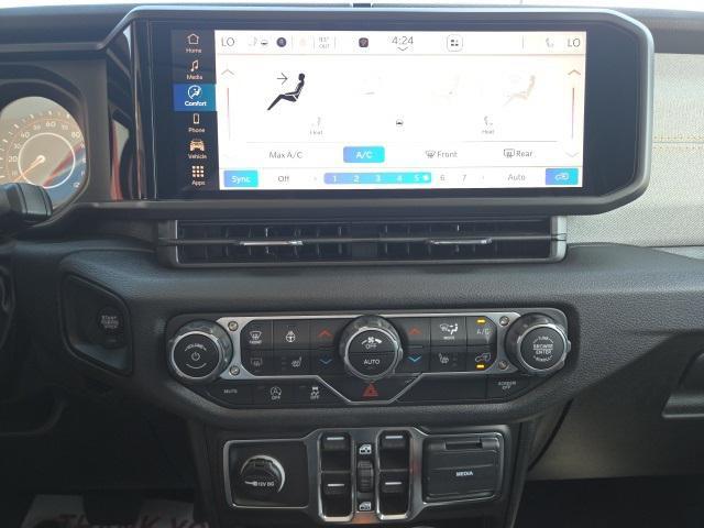 new 2025 Jeep Wrangler car, priced at $41,675