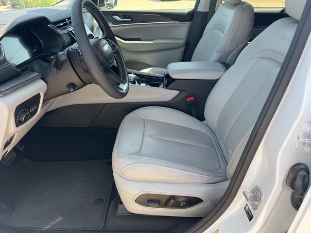 used 2023 Jeep Grand Cherokee car, priced at $36,123