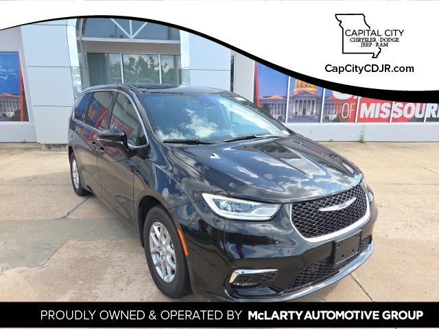 new 2025 Chrysler Pacifica car, priced at $42,032