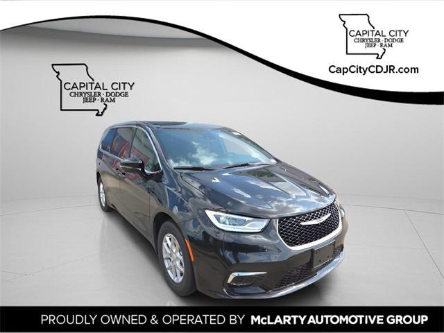 new 2025 Chrysler Pacifica car, priced at $38,725