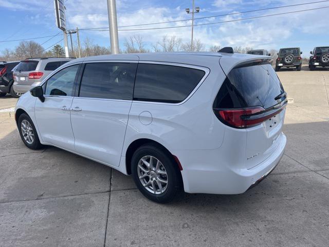 new 2024 Chrysler Pacifica car, priced at $35,550