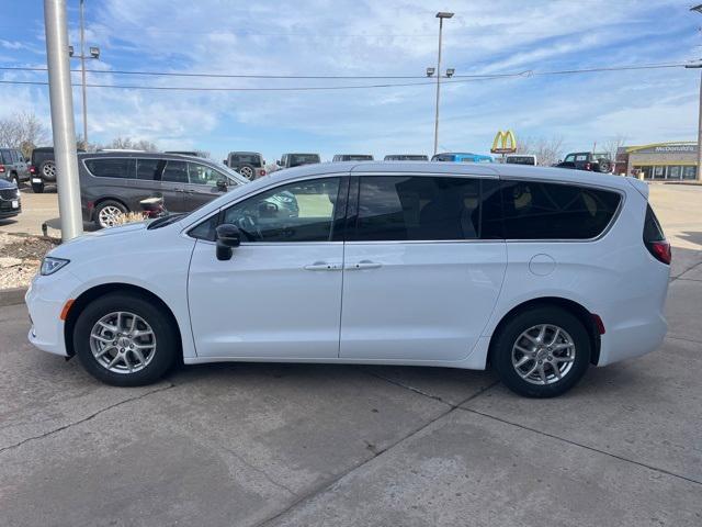 new 2024 Chrysler Pacifica car, priced at $40,731