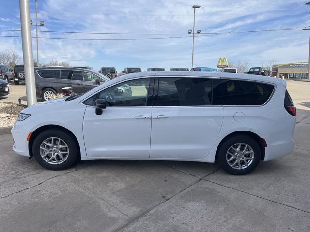 new 2024 Chrysler Pacifica car, priced at $35,550