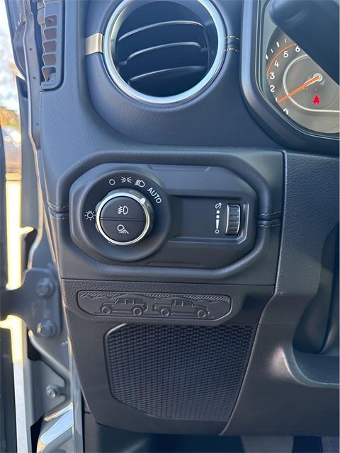 new 2025 Jeep Gladiator car, priced at $42,730