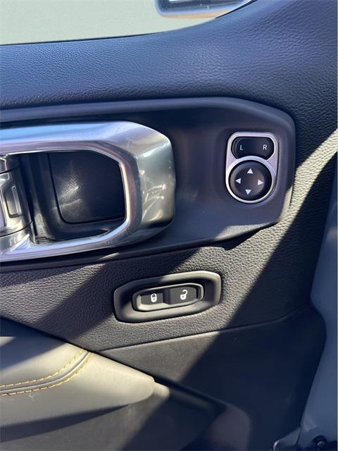 new 2025 Jeep Gladiator car, priced at $42,730