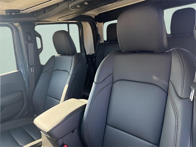 new 2025 Jeep Gladiator car, priced at $42,730