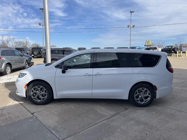 new 2024 Chrysler Pacifica car, priced at $40,425